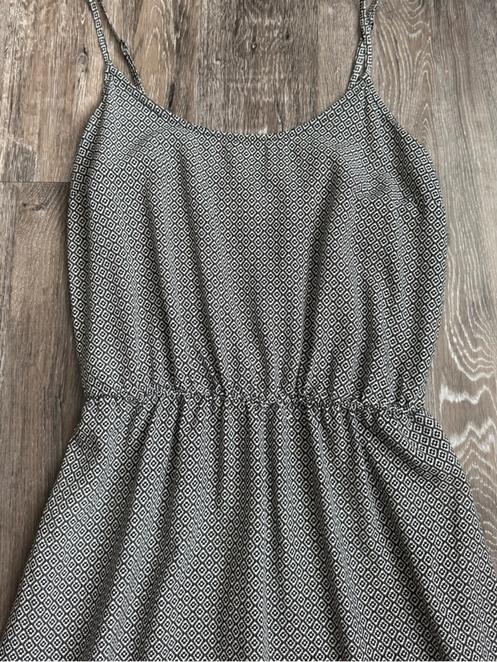 🐻 2/$25 • Old Navy | LIKE NEW • Black & White Geometric Dress - Picture 2 of 7
